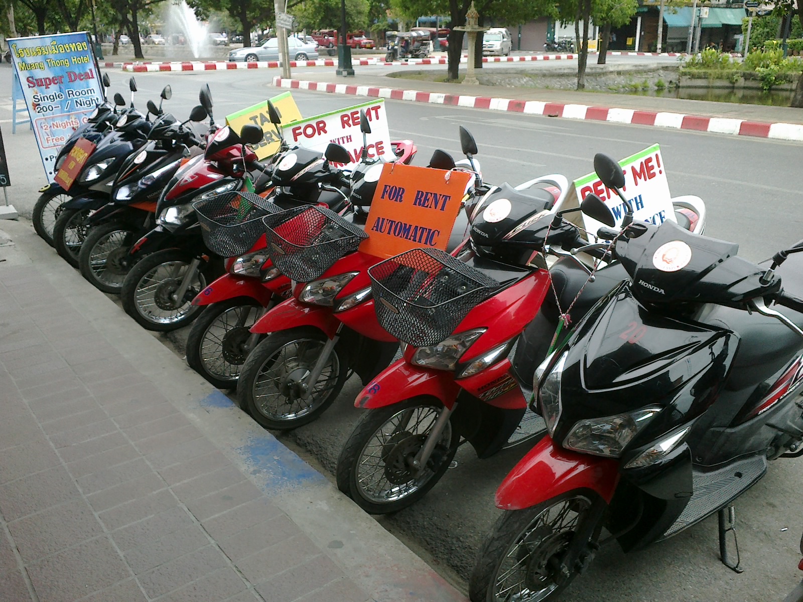 Motobike renting service in Hue (Photo: Visithue.vn)