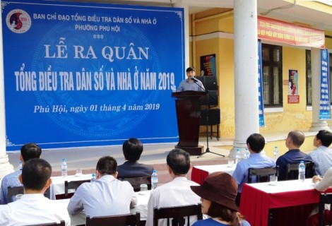 Ông Hoàng Văn Sỹ, Phó Cục trưởng Cục Thống kê tỉnh, Uỷ viên thường trực Ban chỉ đạo Tổng điều tra dân số và nhà ở tỉnh phát biểu tại Lễ ra quân