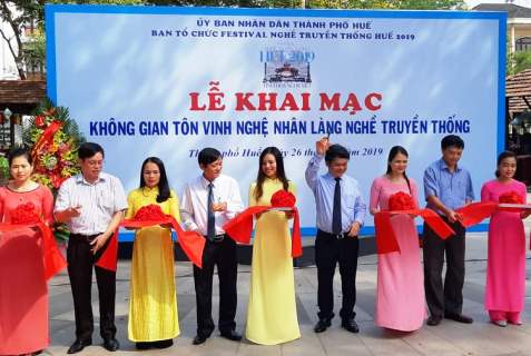 Khai mạc Không gian tôn vinh nghệ nhân và các làng nghề