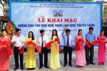 Cắt băng Khai mạc Không gian tôn vinh nghệ nhân và các làng nghề 