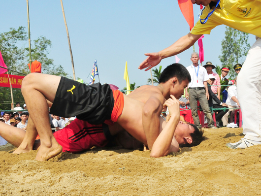 Sinh village's wrestling festival