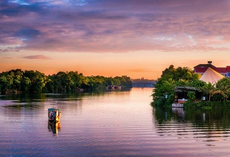 "Mai nhi" and "Mai day" singing inspired on the river (Photo: internet)