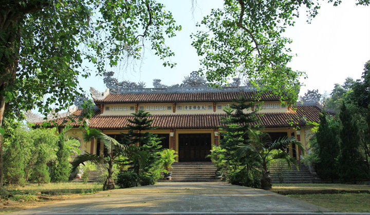  Thuyen Ton Pagoda (source: internet)