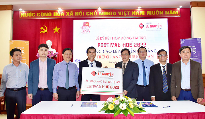 Ban tổ chức Festival Huế 2022 tiếp nhận tài trợ của Công ty Quảng cáo Lê Nguyễn Đà Nẵng 