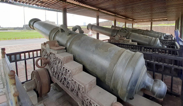 Nine holy cannons (Photo: internet)