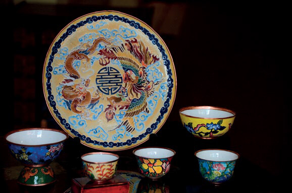 Hue painted enamel decoration (Photo: internet)