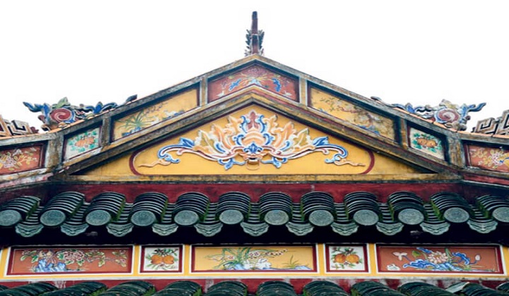 Hue painted enamel decoration (Photo: internet)