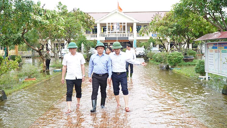 Phó Chủ tịch Thường trực UBND tỉnh Nguyễn Thanh Bình thăm, kiểm tra tại Trường Tiểu học số 01 Quảng Phước 