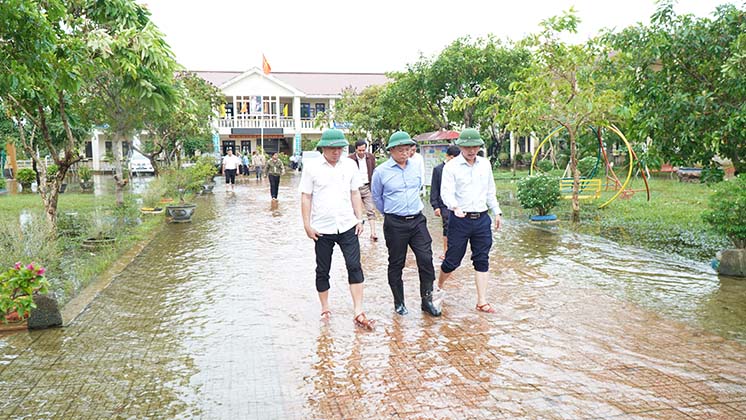 Phó Chủ tịch Thường trực UBND tỉnh Nguyễn Thanh Bình thăm, kiểm tra tại Trường Tiểu học số 01 Quảng Phước