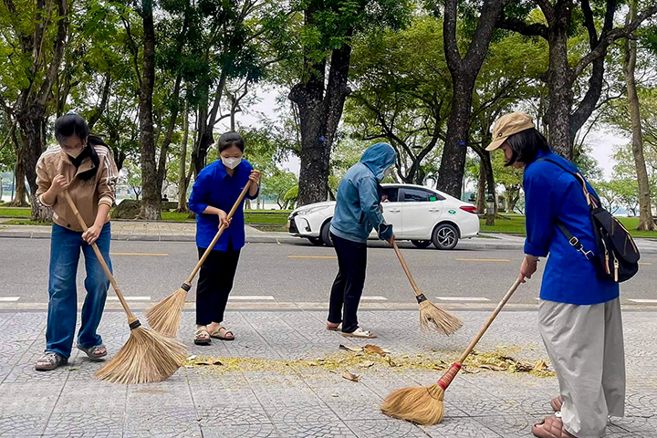 Tại trường Đại học Sư phạm