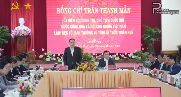 Tại buổi làm việc 