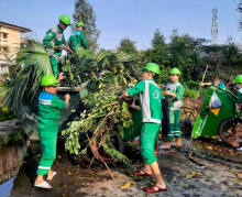 Công ty CP Môi trường và Công trình Đô thị Huế ra quân ngày "Chủ Nhật Xanh" 