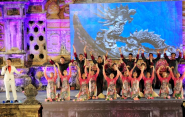 Tại Festival nghề truyền thống Huế 2015