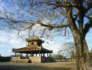 13.	Phu Van Lau  (Pavilion of Edicts) 