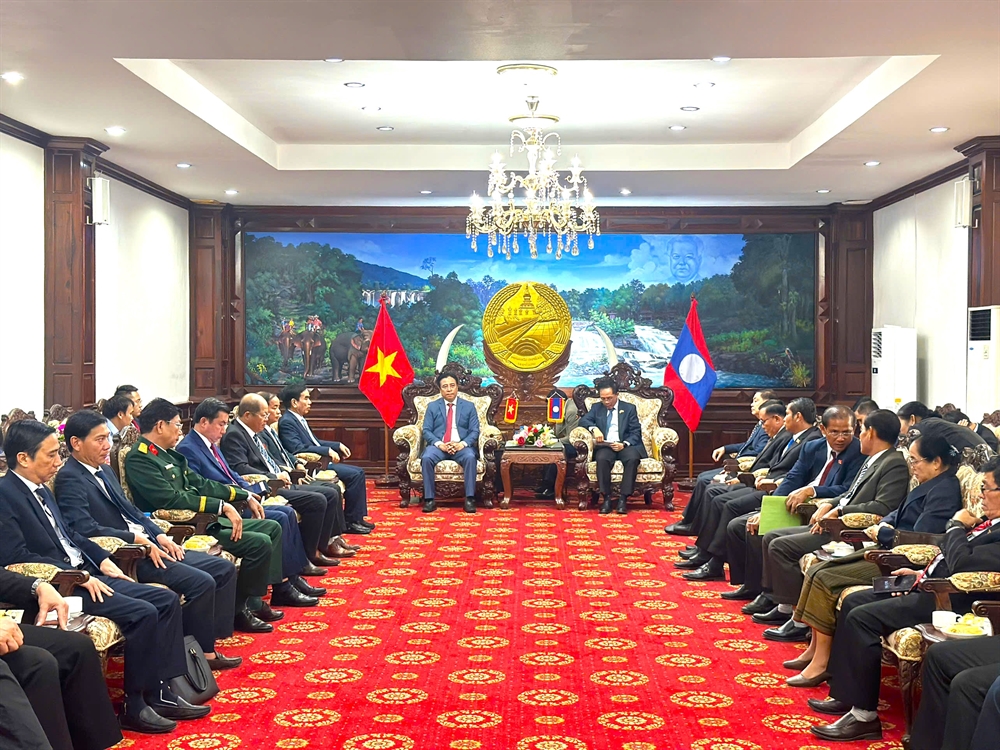 Chủ tịch UBND th&agrave;nh phố Huế thăm, l&agrave;m việc, ch&uacute;c Tết Bunpimay tại tỉnh Salavan