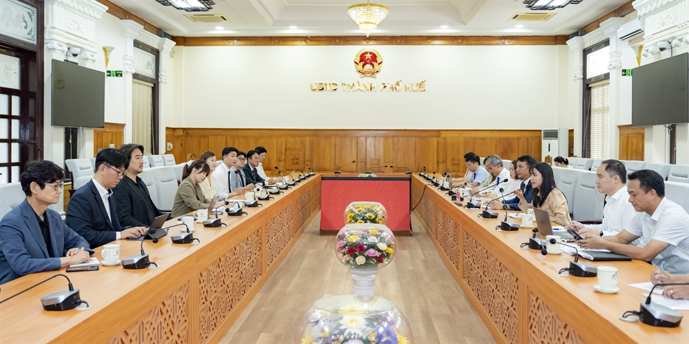 UBND th&agrave;nh phố Huế tiếp v&agrave; l&agrave;m việc với c&aacute;c doanh nghiệp du lịch, y tế, h&agrave;ng kh&ocirc;ng của H&agrave;n Quốc