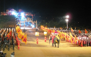 Kỷ lục xác lập tại Festival Huế 2008 - Tái hiện Lễ đăng quang của Hoàng đế Quang Trung với số lượng 